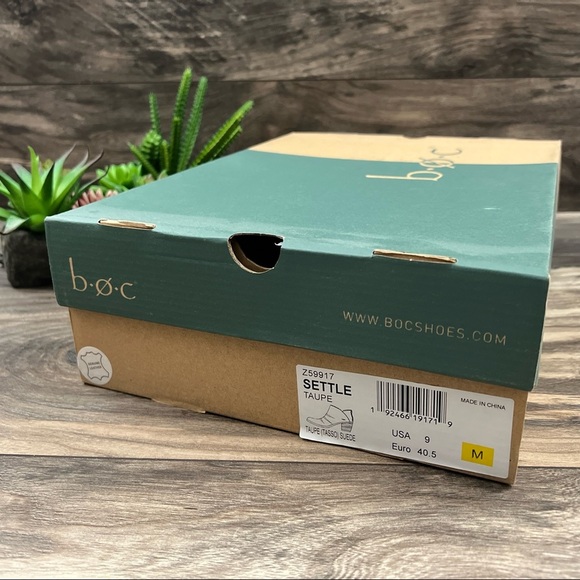 NIB BOC Born Settle Taupe Suede Ruched Ankle Bootie 9M 40.5 - Picture 11 of 12